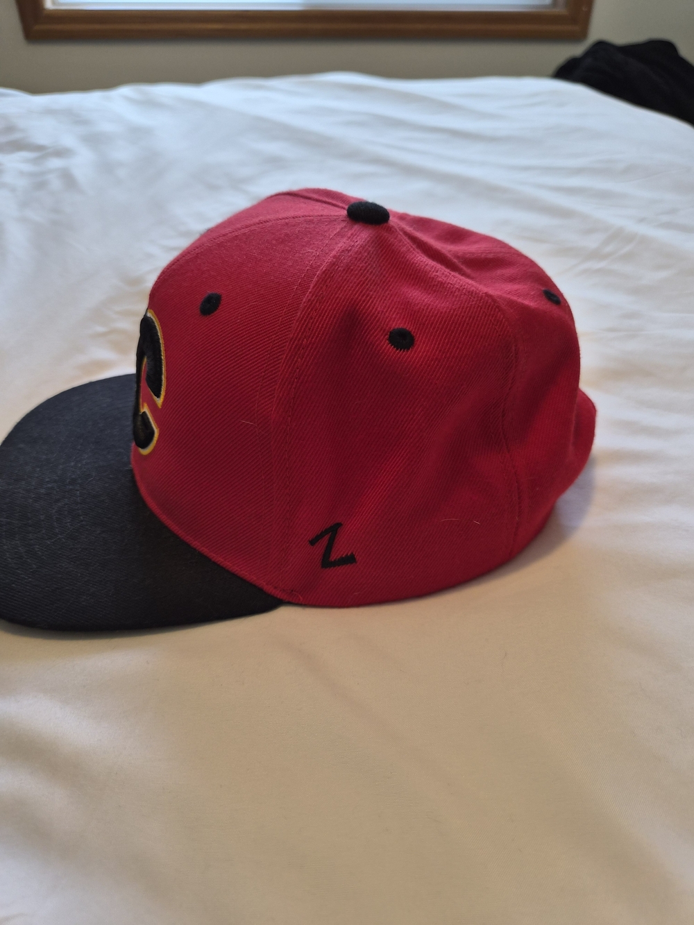 Calgary Flames Black and Red Flat-Brim Snapback Hat - Picture 3 of 5